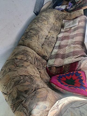 sofa: Угловой диван, C подушками — 1