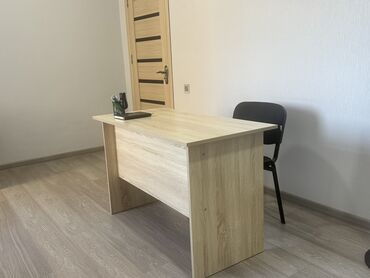 купить компьютерное кресло в баку: 2 stol və 2 sadə oturacaqları - 150 azn 2 qollu oturacaq ( kreslo kimi