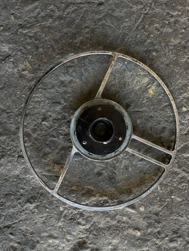 4 qapi niva: Qaz 21 volqa avtomobili üçün rol 
Ünvan Xırdalan Aaaf park