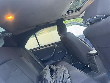 mersedes vozduxamer: Mercedes-Benz C-Sinif (W202) sedan, ağ rəng Xüsusiyyətlər: - Kuzov: 4 — 5