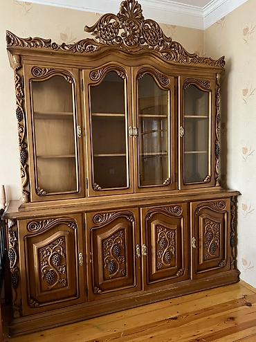 Mağaza avadanlığı: Klassik üslubda böyük vitrin-bufet - Material: tam ağac (qəhvəyi — 1