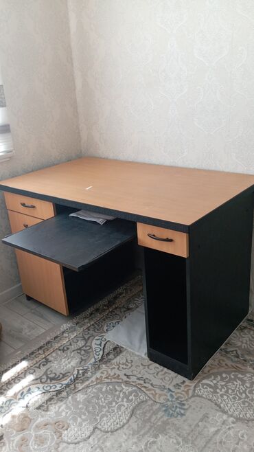 черный стол: Компьютерный Стол, цвет - Черный, Б/у