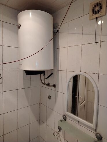 Uzunmüddətli kirayə mənzillər: Memar ecemi metrosuna yaxin 5/5 mertebesi de 2 otaqli ev 400 — 10