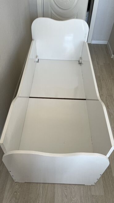 Oğlan və qız üçün, İşlənmiş, Dördbucaq, Beşik, Dəst ilə, Matras ilə, Yellənmə mexanizmsiz