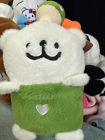 Игрушки: Мягкие игрушки — набор Описание: - Плюшевый котик-бродячка с багетом — 23