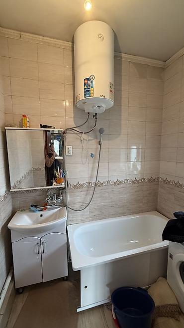 Продажа коттеджей и домов: 🏡 Продаётся дом в районе Ак-Босого ж/м 📍 Улица Чуй Просторный жилой — 7