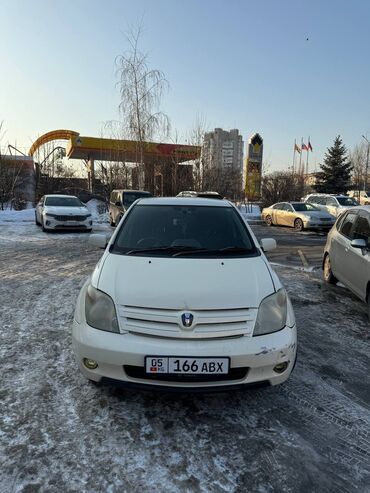 Toyota: Toyota ist: 2002 г., 1.5 л, Автомат, Бензин, Хэтчбэк