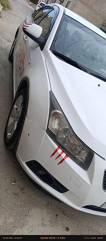 cruze 2012: Chevrolet Cruze sedan – ağ rəng, benzinlə işləyən, avtomatik ötürmə — 3