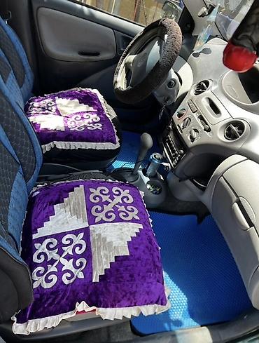 машина антена: Toyota Echo: 2001 г., Автомат, Бензин, Седан — 2