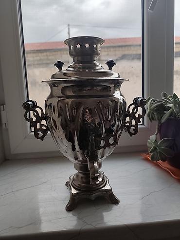 su termosu: Retro kömürlü samovar – metal korpus, klassik barokko üslublu naxışlı — 9