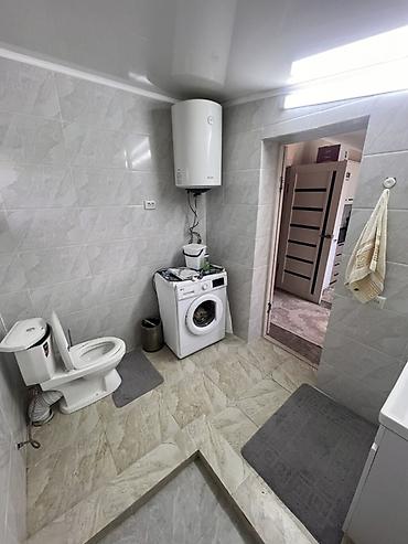 Продажа полдома: Продаю дом В селе Кунтуу, большой двор, 4 сарая, тапчан, навес — 10