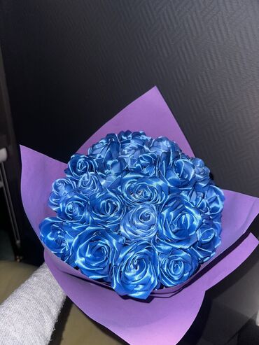 розы на 101 роз: БУКЕТЫ на заказ, из атласных лент. 
Стоимость за 1 Розу 25 сом