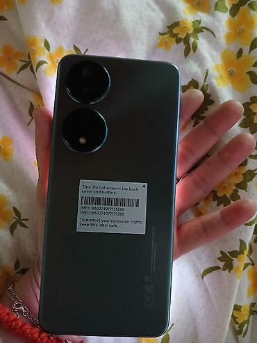 netbook prodaja: Pametni telefon sa dvostrukom zadnjom kamerom i ekranom sa rupicom za — 1