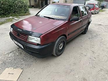 Volkswagen: Volkswagen Vento: 1993 г., 1.8 л, Механика, Бензин, Седан at lalafo.kg — 15 Volkswagen: Volkswagen Vento: 1993 г., 1.8 л, Механика, Бензин, Седан — 15