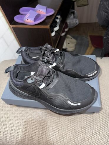 сколько стоит лоро пиано: Кроссовкалар, 38.5, Nike, Колдонулган, түсү - Кара, Акылуу жеткирүү, Өзү алып кетүү
