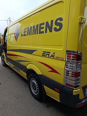 sprinter 2 2: Грузовой фургон Mercedes‑Benz Sprinter (желтый, фирменная оклейка — 6