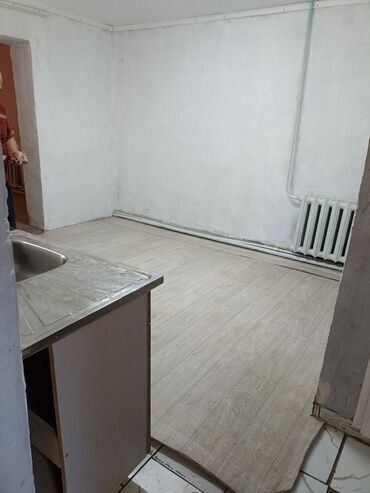 срочно продаю в связи с переездом: 30 м², 2 комнаты, Подвал, погреб, Забор, огорожен