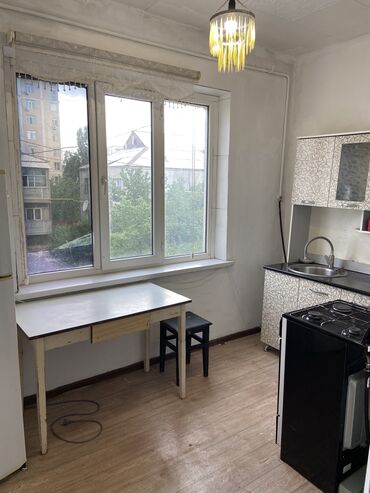 земельный участок первая линия: 1 комната, 35 м², 105 серия, 2 этаж, Старый ремонт