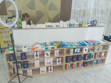 Dolab vitrinləri: Saat üçün