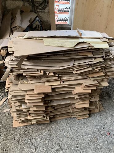 Konteynerlər: Karton Qutu Ölcü Eni 40sm Hündürlük 50sm Uzunu 60sm. Qiyməti 1əd 4azn — 10