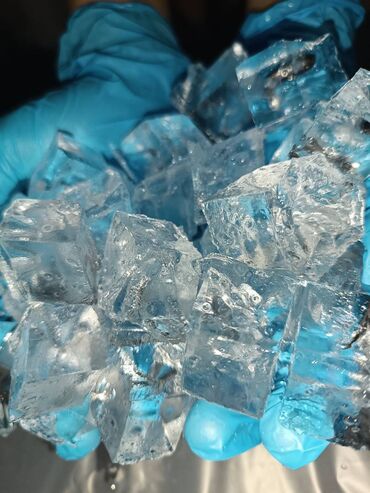 холодные фонтаны: Лёд кубик для кафе баров и ресторанов . Лёд изготовлен на воде