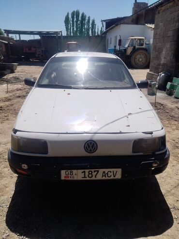 Volkswagen : 1990 г., 1.8 л, Механика, Бензин, Седан