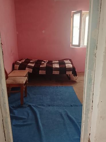 torpaq qurdu satilir: Kirayə üçün sadə 1 otaqlı yaşayış sahəsi. Xüsusiyyətlər: - 1 yataq — 1