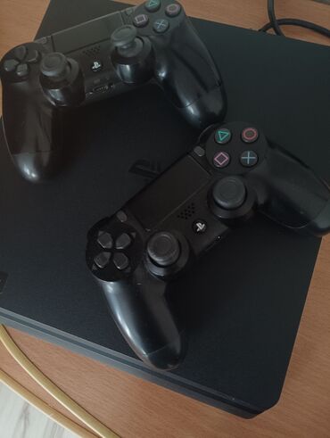 приставка плейстейшен: Playstation 4 slim ps4 не шумит не греется память на 600гб+ со