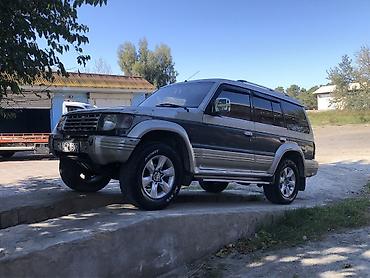 traktr satşı: Mitsubishi Pajero (2-ci nəsil) SUV Xüsusiyyətlər: - Kuzov: 5 qapılı — 5