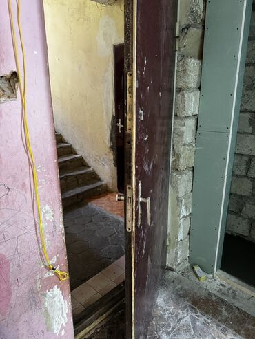işlenmiş seyf qapilar: Metalkonstruksiya giriş qapısı - Material: tammetaldan hazırlanmış
