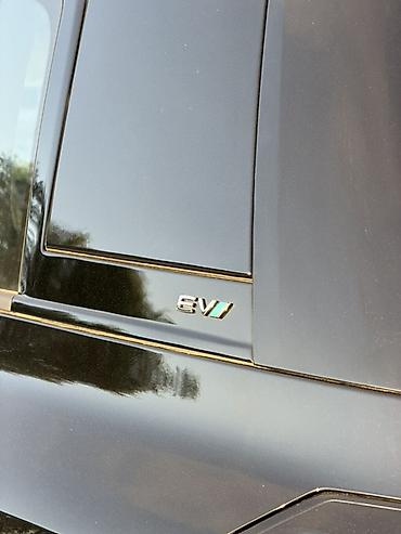 GAC: Черный кроссовер/внедорожник с просторным салоном и бежевой кожаной — 17