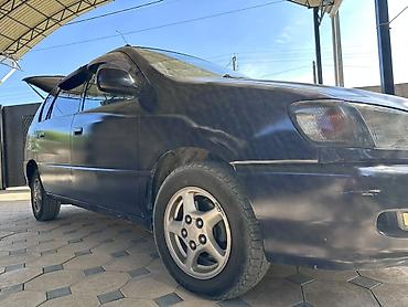минивен левый: Toyota Ipsum: 1998 г., 2 л, Автомат, Бензин, Минивэн — 10
