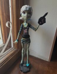 домик для куклы: Кукла Monster High
Френки Штейн 🩵