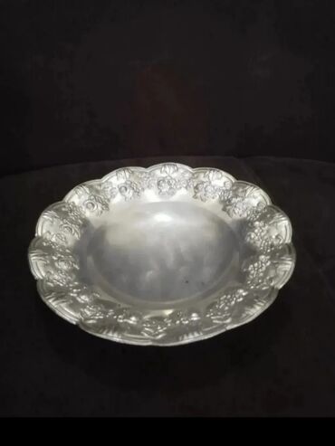 вазы для фруктов и конфет: Gümüşü rəngdə dekorativ metal boşqab - Material: metal (gümüşü tonlu