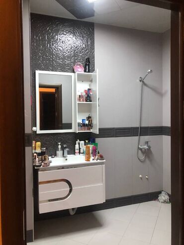 Uzunmüddətli kirayə mənzillər: Xətai rayonu,Neapol krugu yaxınlıqı afrodita şadlıq sarayın yanı.Samed — 6