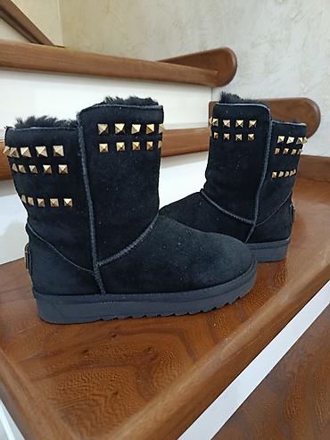 Угги: Угги, 37, UGG, Б/у, цвет - Черный, Самовывоз — 1