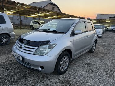 Toyota: Toyota ist: 2004 г., 1.3 л, Автомат, Бензин, Седан