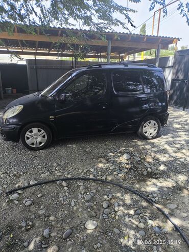 санота машина: Toyota Funcargo: 2003 г., 1.3 л, Механика, Бензин, Вэн/Минивэн