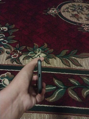 Apple iPhone: IPhone 11, 64 GB, Qara, Face ID — 2