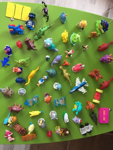cizgi film qəhrəmanları şəkilli uşaq futbolkaları: Bir birinden maraqlı kiçik oyuncaqlar 20 m,dinozsvrlar,cizgi film