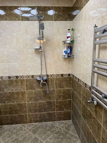 Uzunmüddətli kirayə mənzillər: Xətai rayonu,Əhmədli metrosu yaxınlığı,Pıtstopun binasi.20 mərtəbənin — 5