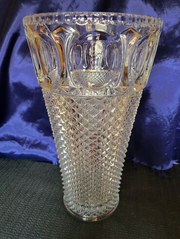 Vaze i saksije: Vaza, Staklo, Novo na lalafo.rs — 6 Vaze i saksije: Vaza, Staklo, Novo — 6