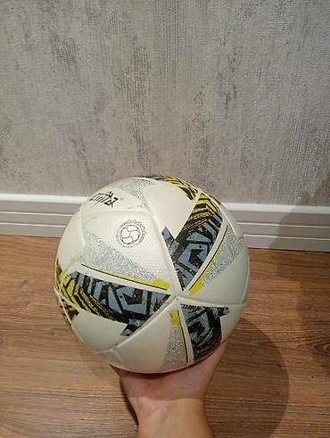 Toplar: Futbol topu – Cima markası - Rəng: ağ əsas, sarı, qara və boz qrafik — 4