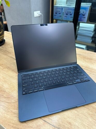 Защитные пленки и стекла: Apple MacBook Air M2 noutbuku, yenilənmiş M2 çipi ilə təchiz edilmiş