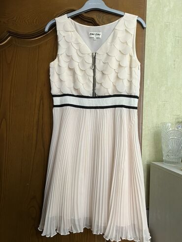 Kürklər: Ziyafət donu, Mini, S (EU 36), M (EU 38)