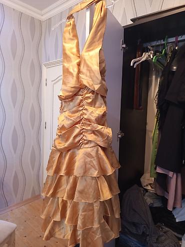 qizil gumus instagram: Qızılı rəngdə ziyafət don geyim modeli - Model: halter tipli, dərin — 1