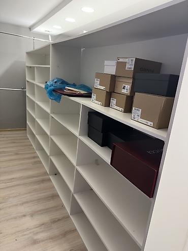 Mağaza vitrin rəfi – modul tipli, ağ rəngdə - Material: laminat/LDSP lalafo.az -da Mağaza vitrin rəfi – modul tipli, ağ rəngdə - Material: laminat/LDSP