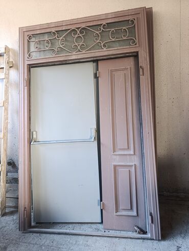 Otaq qapıları: Metal giriş qapı - Material: qalın metal konstruksiya, dekorativ