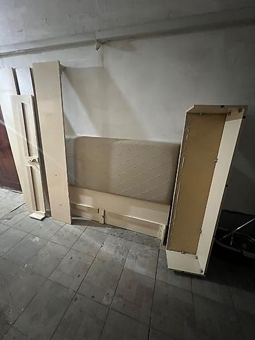 Mebel: Böyük iki şəxslik yataq dəsti satılır. Matrasla birlikdədir. İstifadə — 4