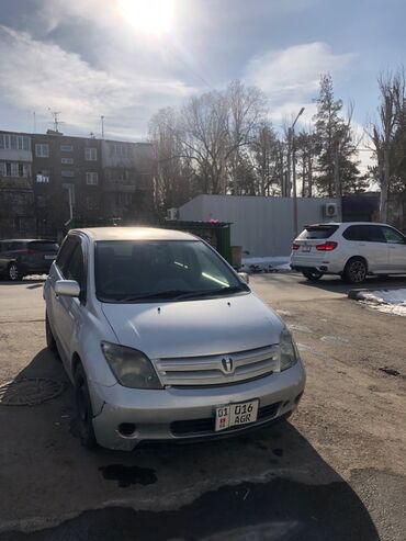 Toyota: Toyota ist: 2003 г., 1.3 л, Бензин